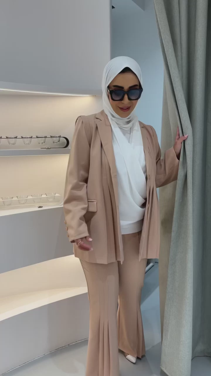 السراويل الكشكشة المشوقة
