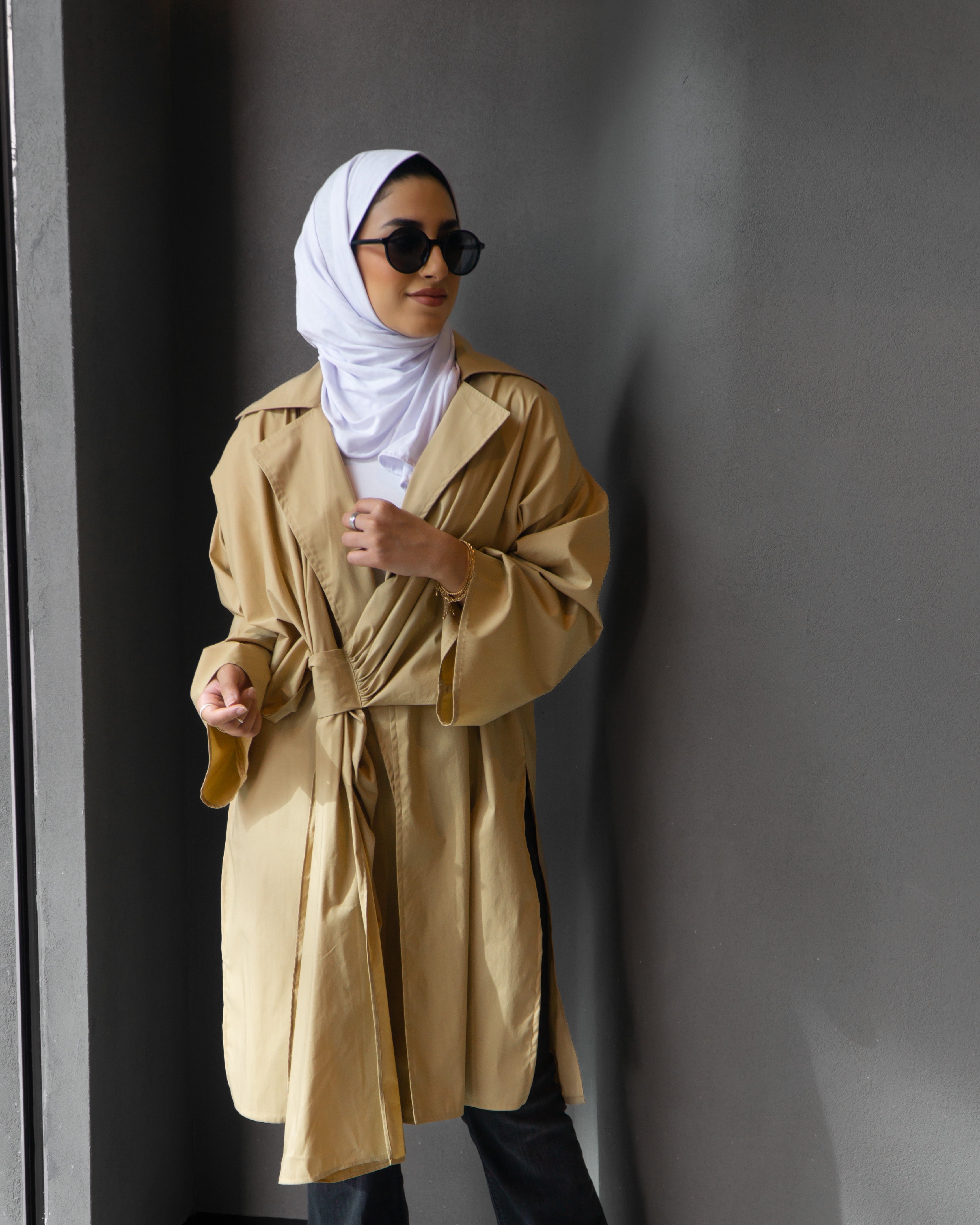 سترة طويلة مربوطة الخصر