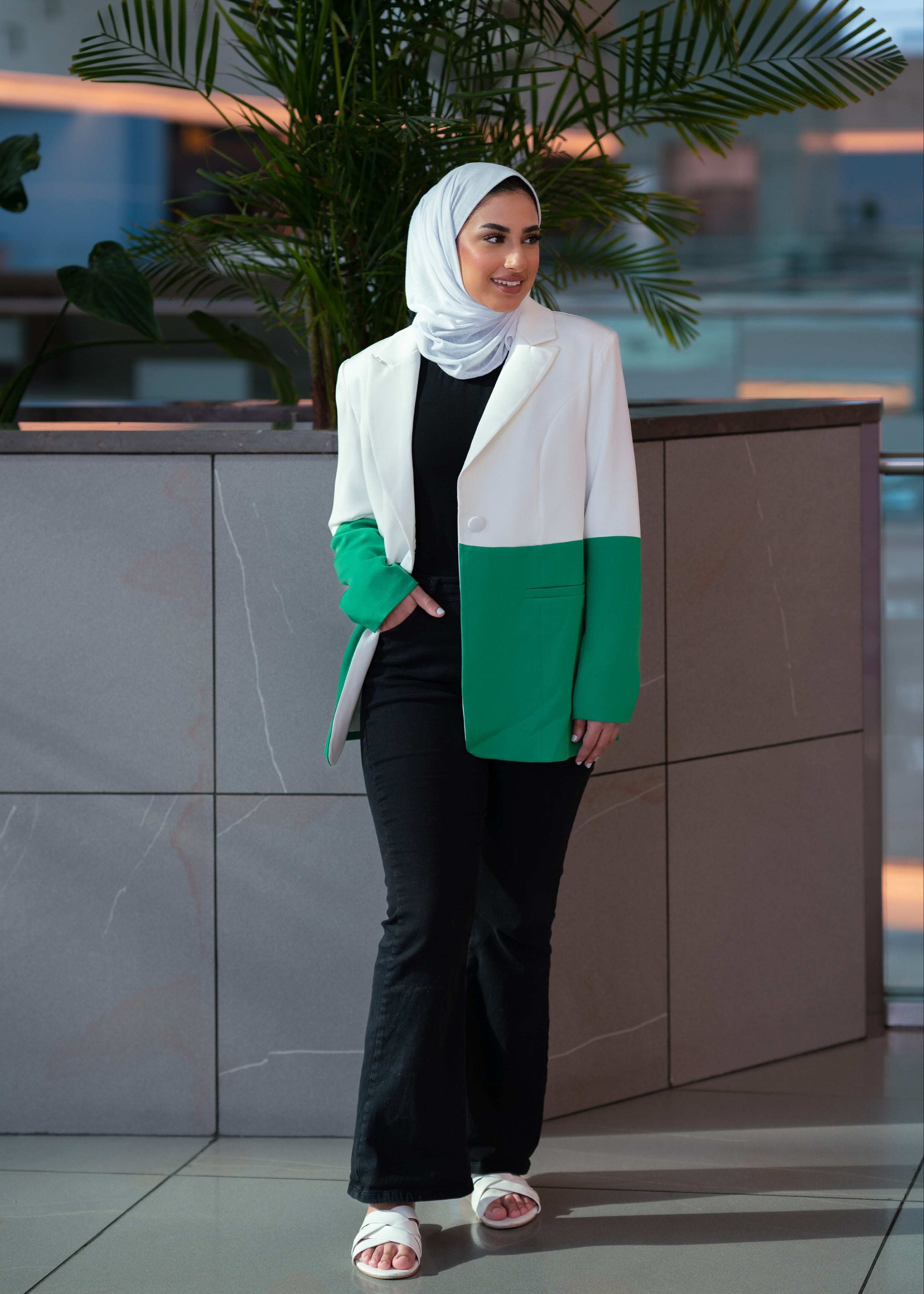 السترة السفلية الملونة