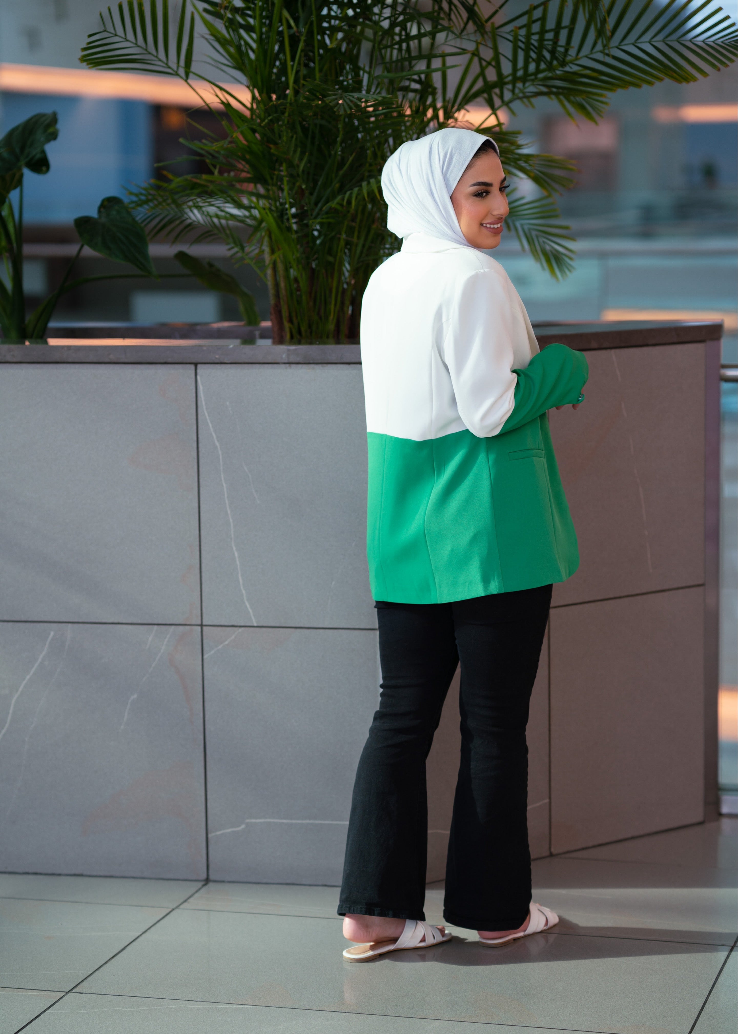 السترة السفلية الملونة