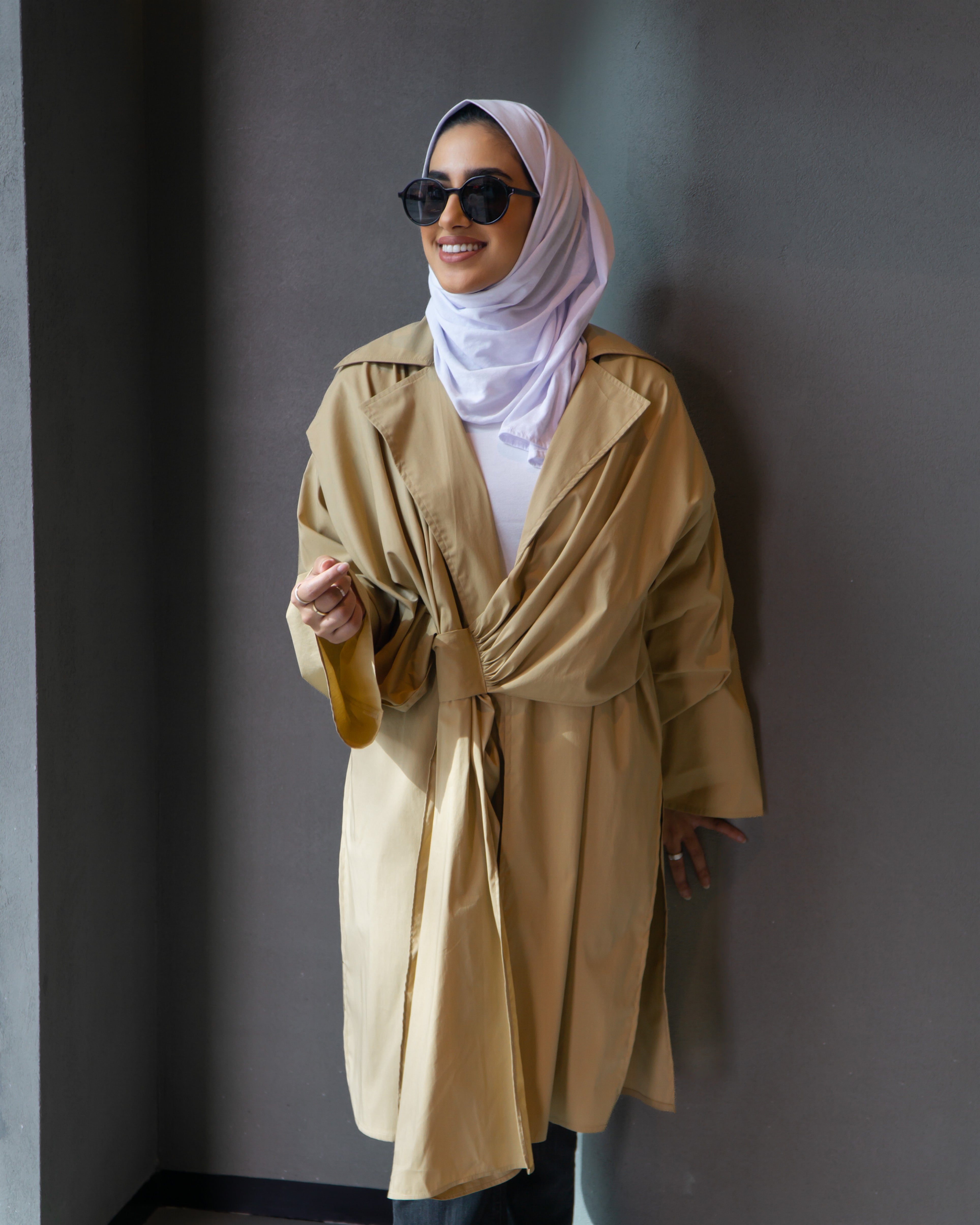 سترة طويلة مربوطة الخصر