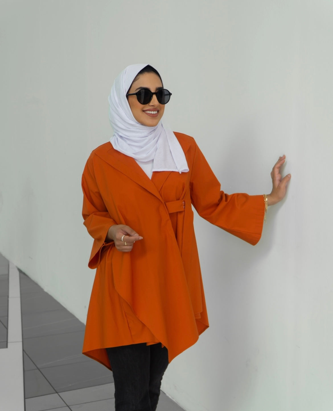 بلوزة بفتحة على شكل حرف V