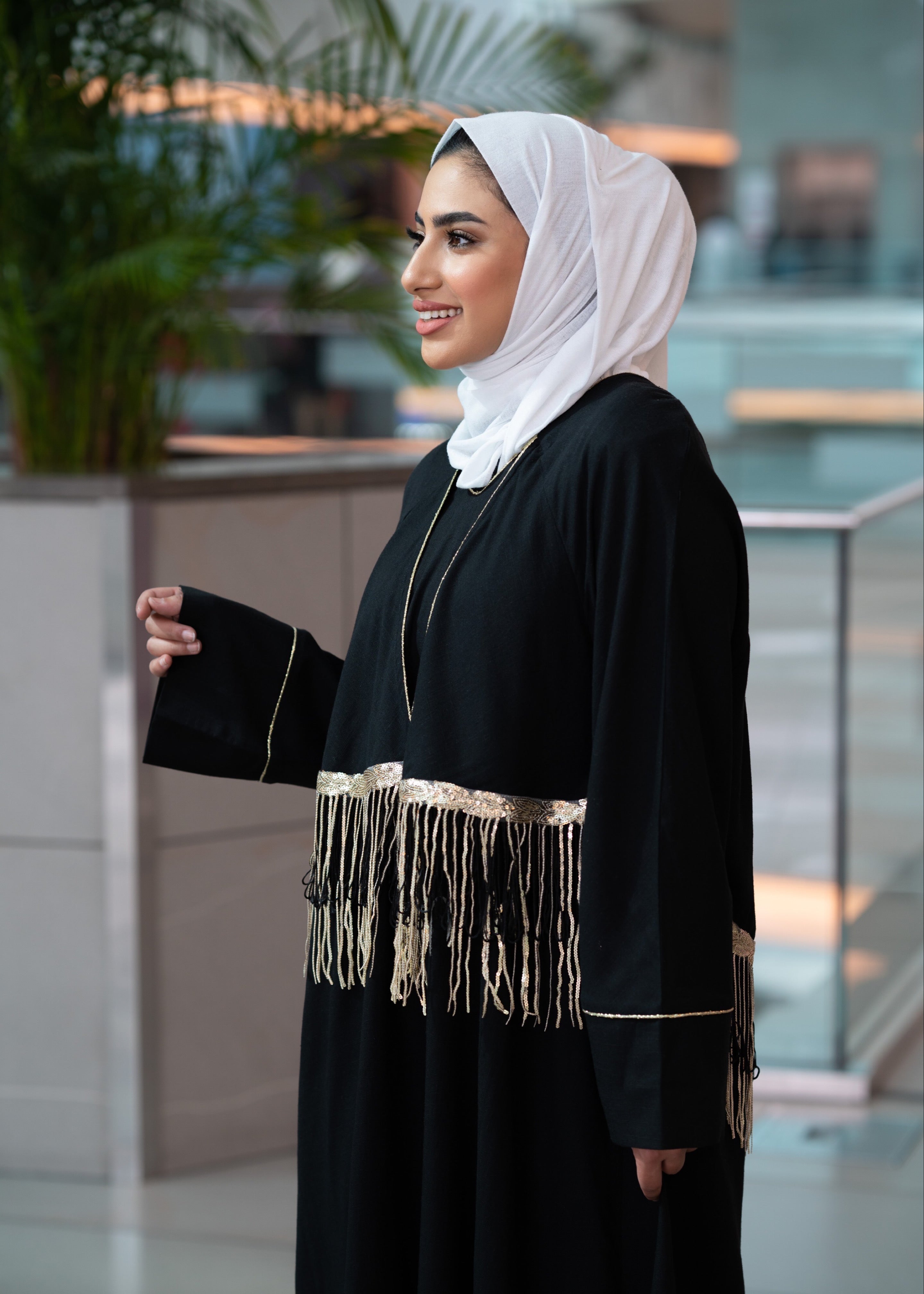 درعا كتان أسود مع ترتر ذهبي