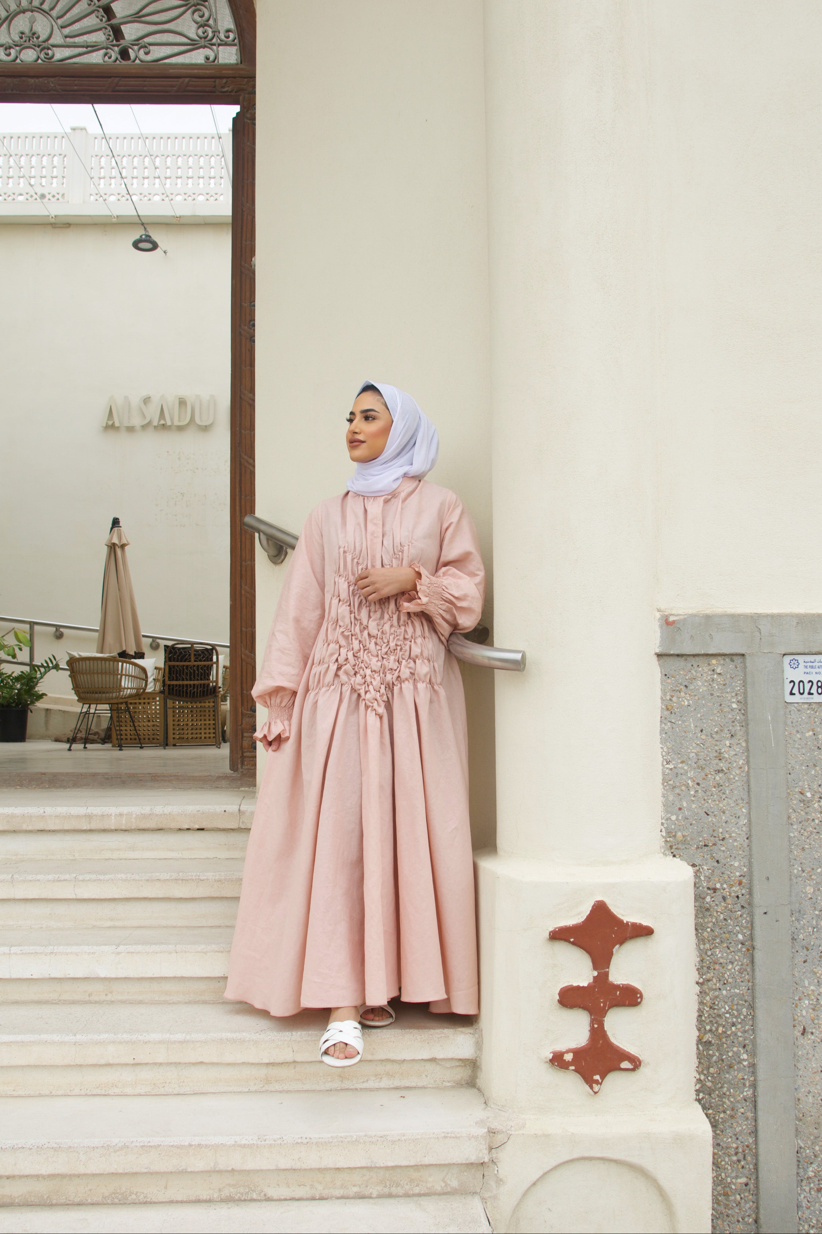 الكتان دارا مع لحاف Ruched