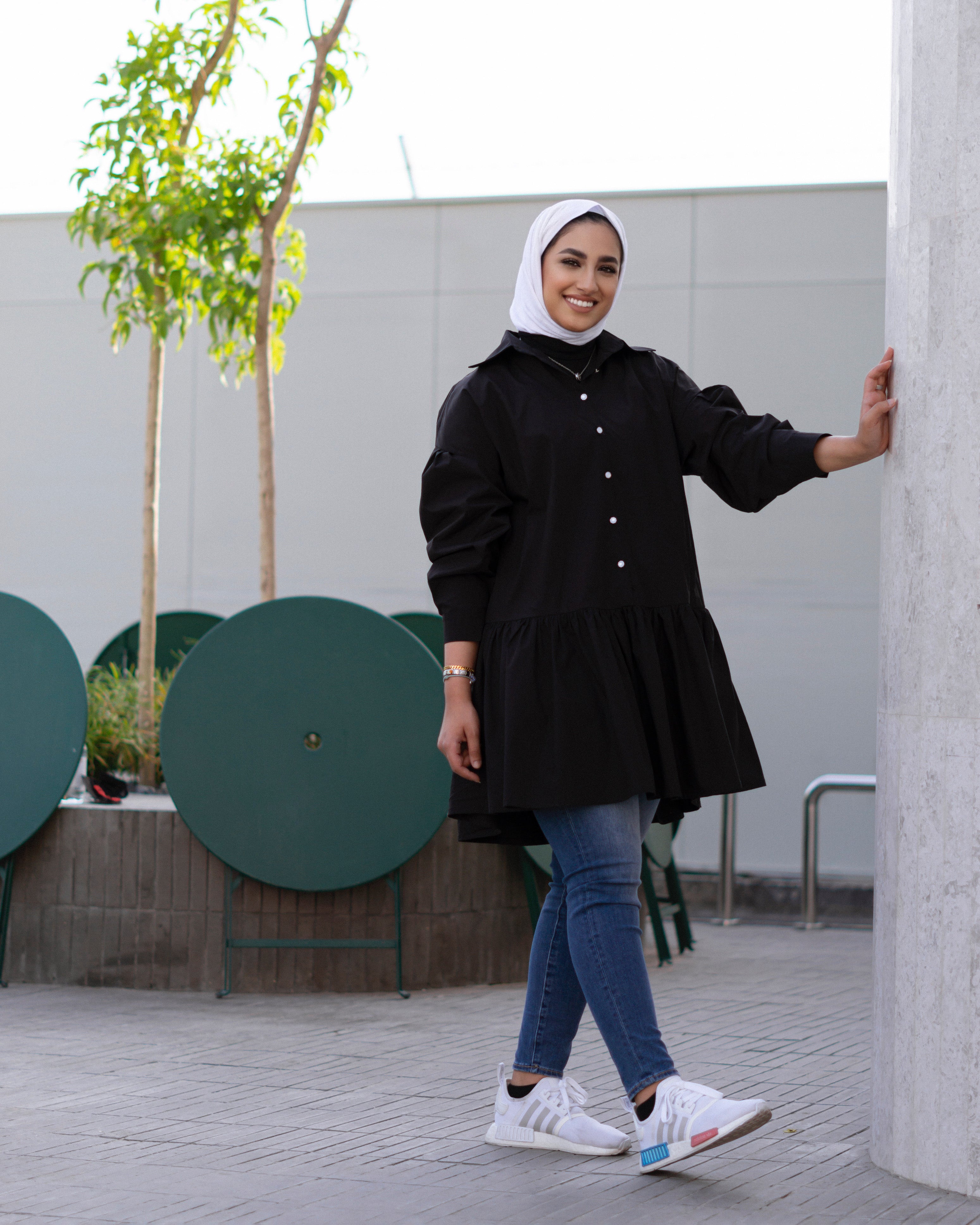 قميص منتفخ من الأسفل متجعد