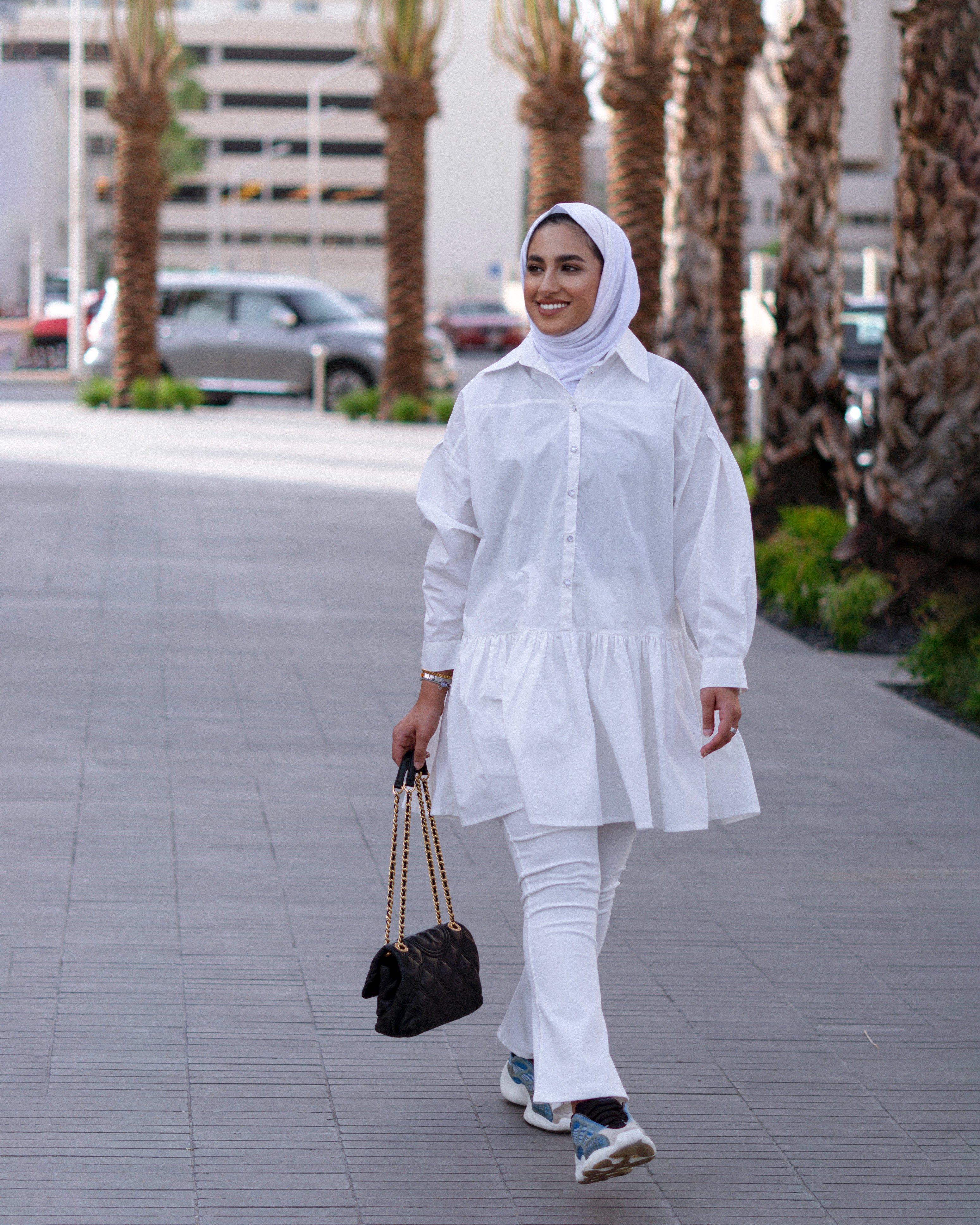 قميص منتفخ من الأسفل متجعد